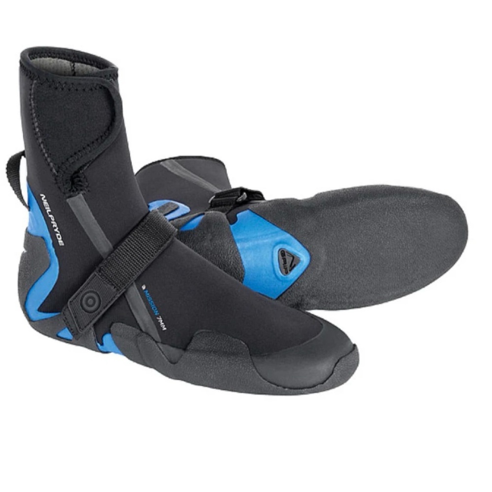 NEILPRYDE BOOTIES Water Shoes in Black and Blue 7MM size 6 new with tags